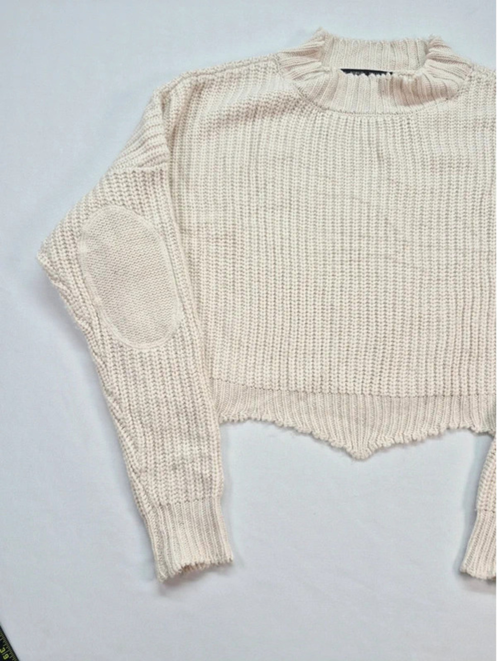 Romeo & Juliet Couture cream Oversized knit cropped sweater Women's small - Picture 3 of 13